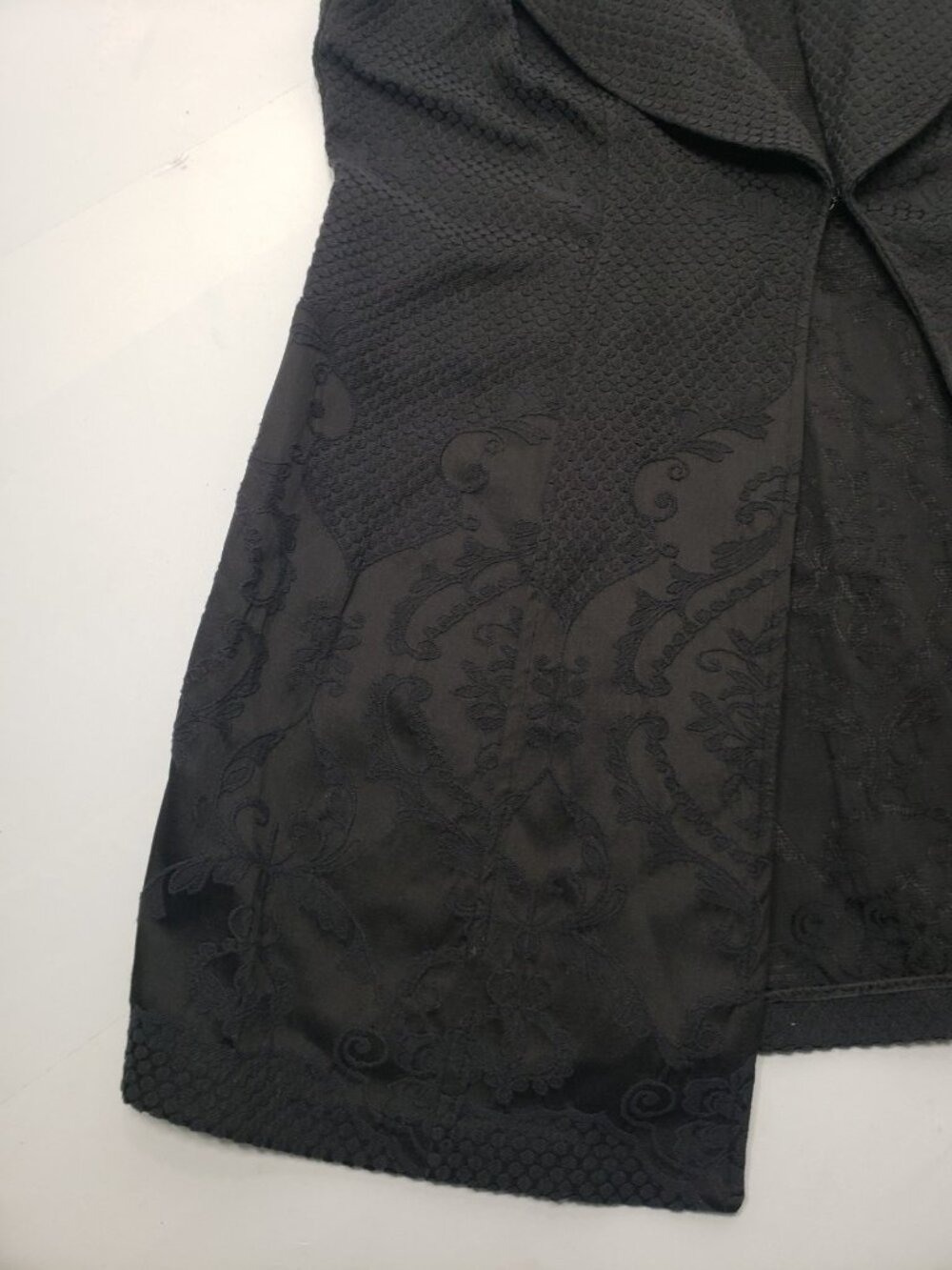 Peter Nygard Womens Size 16 Black Long Vest Textured Floral Open Front - Picture 5 of 14